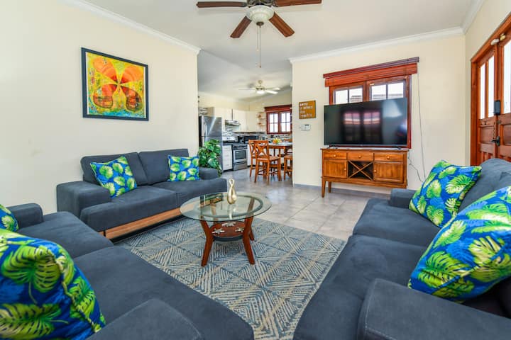 Villa, 2m Beach, 5m Highrise, 3 Ensuite, Pool! - Aruba
