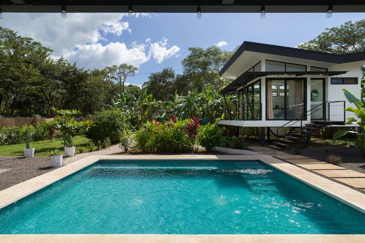 Lux Villa- Pool, High-speed WiFi, BBQ & Rooftop