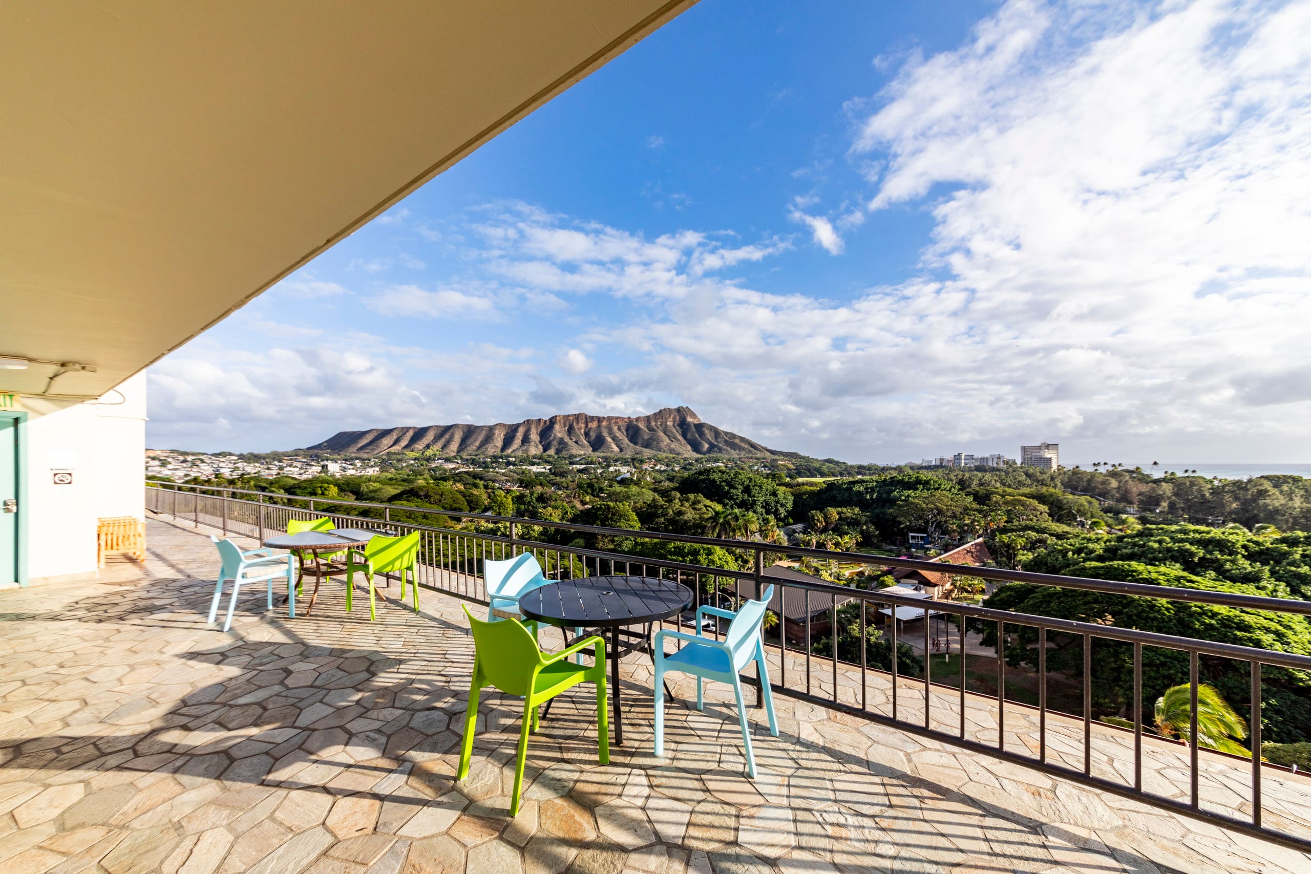 Condo in Honolulu · ★4.63 · Studio · 2 beds · 1 private bath - Image 23