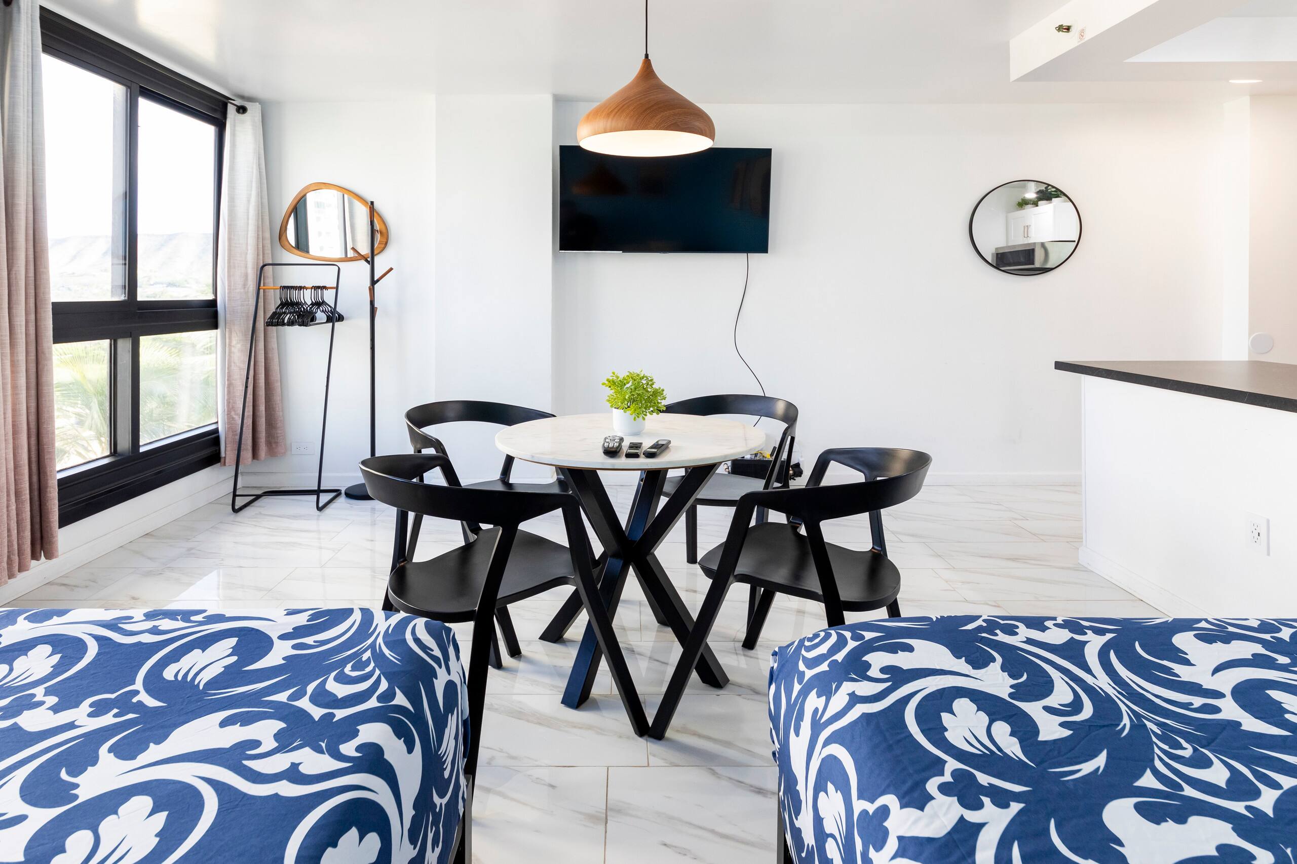 Condo in Honolulu · ★4.62 · Studio · 2 beds · 1 private bath - Image 9
