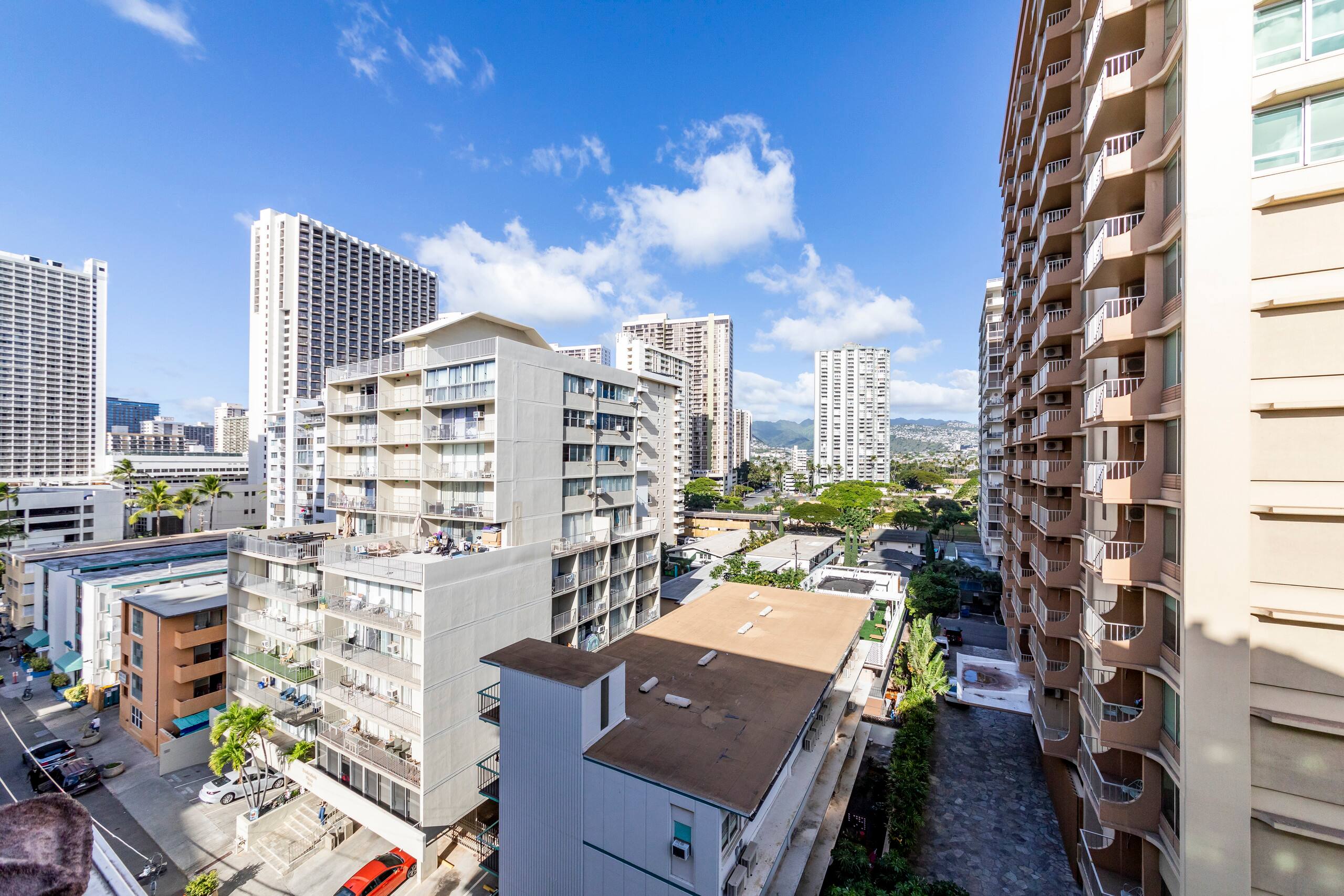 Condo in Honolulu · ★4.69 · Studio · 2 beds · 1 shared bath - Image 38