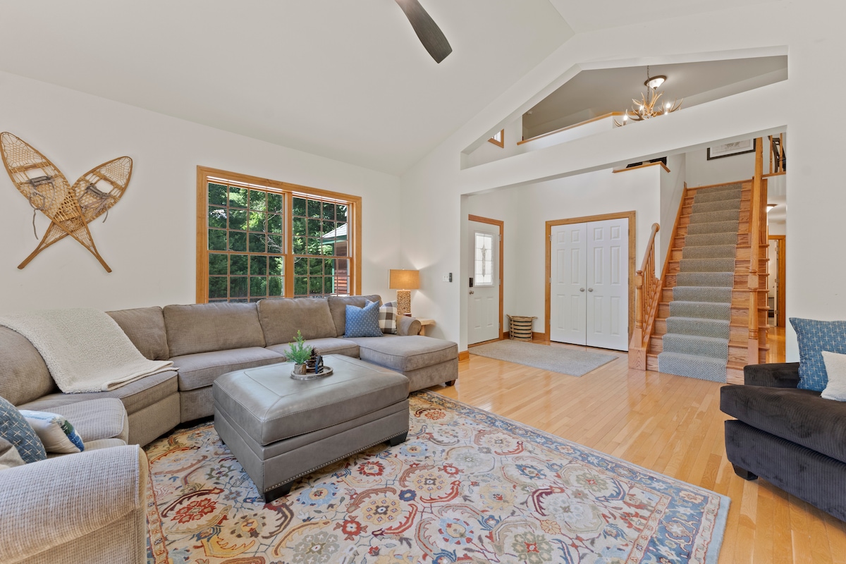 Popular Airbnb listing: Bolton Hill Lodge in Glens Falls