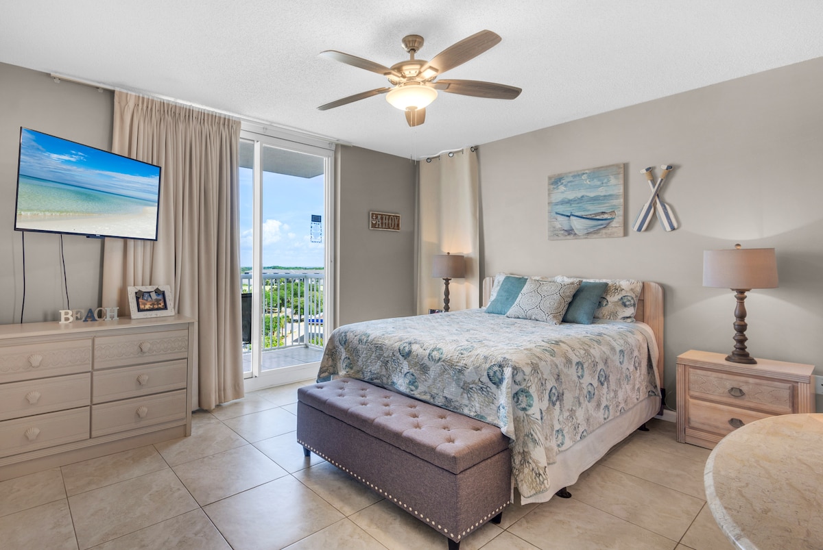 Tercer dormitorio con minicocina y balcón privado