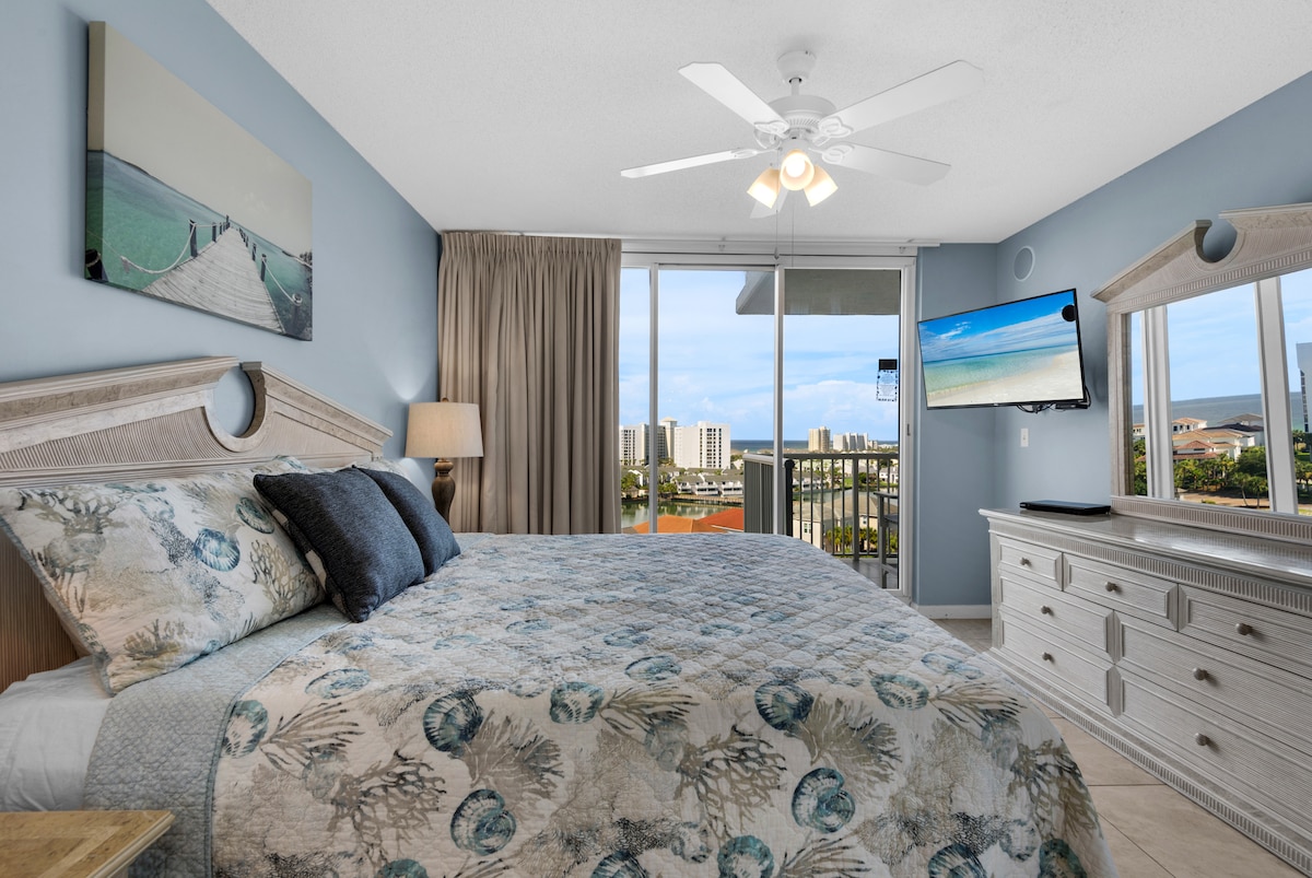 Dormitorio principal con vistas y balcón