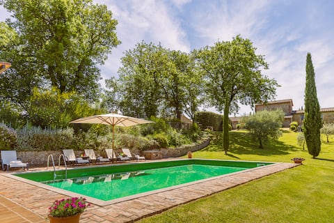 Podere Baiocco 2 private villas 2 heated pools
