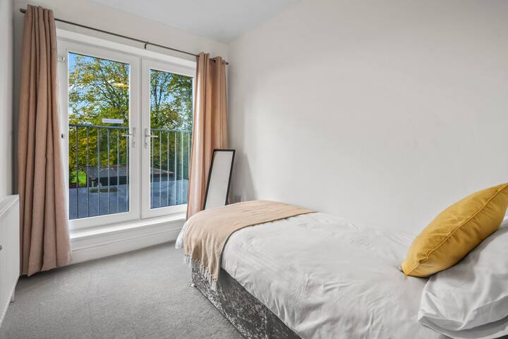 Luxurious 4 bedroom family home gallery image 4