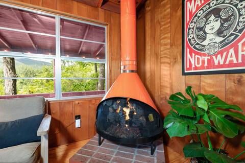 Top Airbnb: Cabin w/ Mtn View, 5 min to Blk Mtn, 20 min to AVL in Black Mountain
