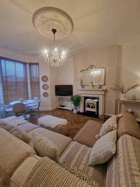 Successful Airbnb property: The Fabulous Fairfield Townhouse in Kensington And Fairfield