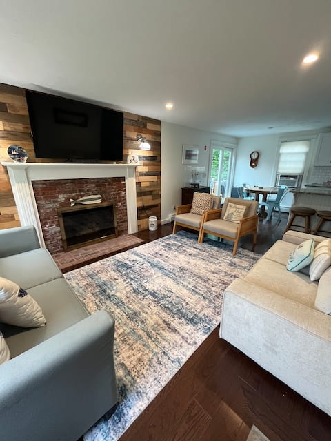 Successful Airbnb property: *Sea Cave* Walk to all, Make Memories, Cape House in Sandwich