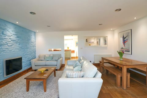 Top Airbnb: Craig y Mor; Beachside ground floor apartment in Padstow