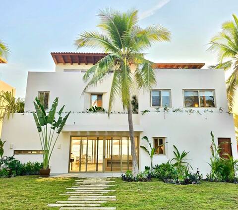 Casa Encanto Beachfront Luxury Surf Home
