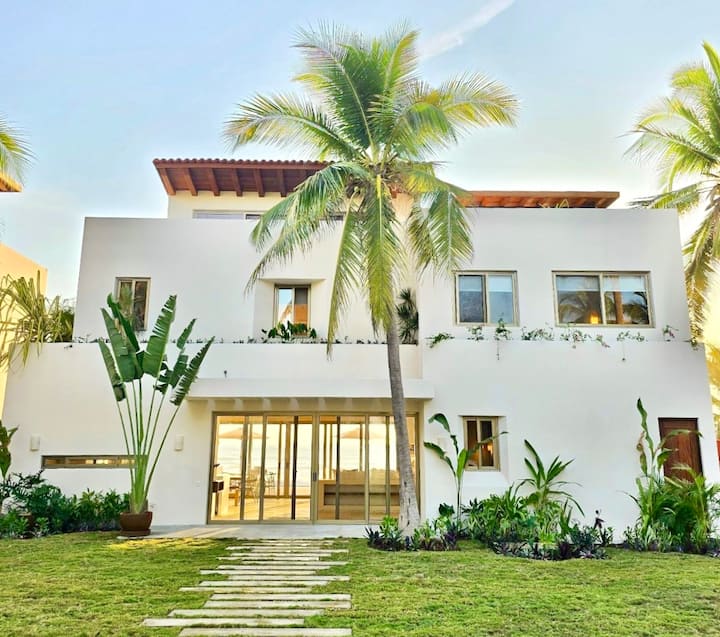 Casa Encanto Beachfront Luxury Surf Home