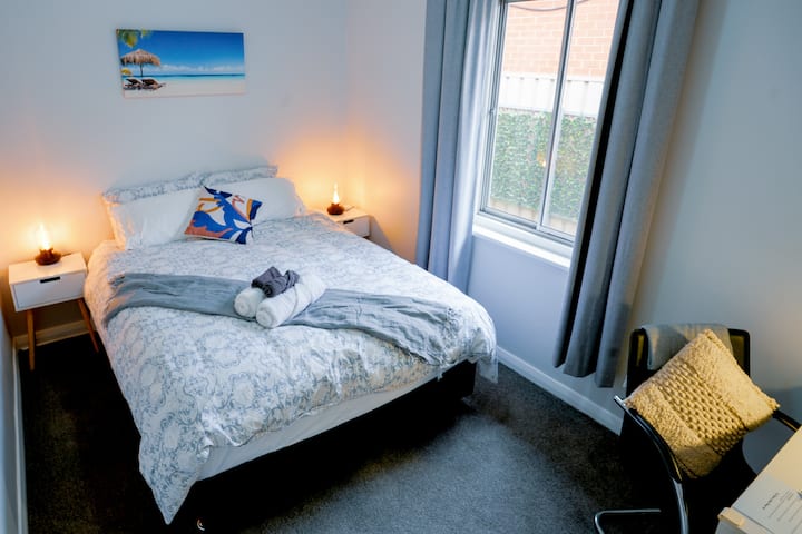 Queen size bed. Ceiling fan 