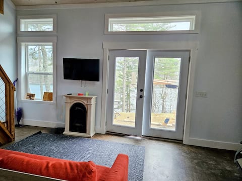 Popular Airbnb listing: Mountain Lake Shack in Glenville