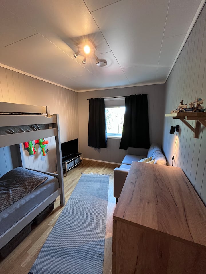 Спална соба 2 на вториот кат. Кревет на спрат 200x90.