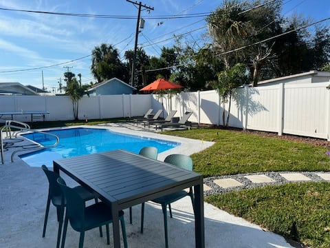 3 Bedroom w/ Pool-near Downtown/ Bush Gardens
