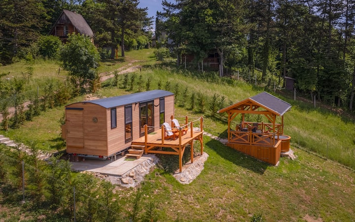 Black Pine Tiny House - Lillafüred
