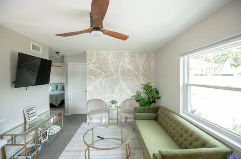 Buchanon Bungalows Palm Suite