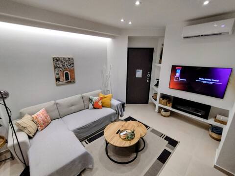 Floral Home 1 - ground floor apt, private parking!
