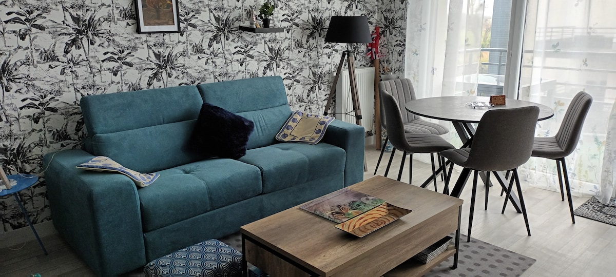 Top performing Airbnb: Apartment near the port, 10 minutes' walk to the beach in Courseulles Sur Mer