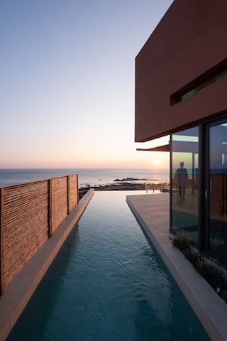 Casa Tarrha- Beachside Retreat with Heated Pool