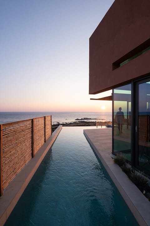 Casa Tarrha- Beachside Retreat with Heated Pool