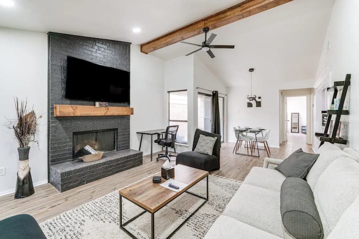Newly Updated Cozy Home - Garland, TX