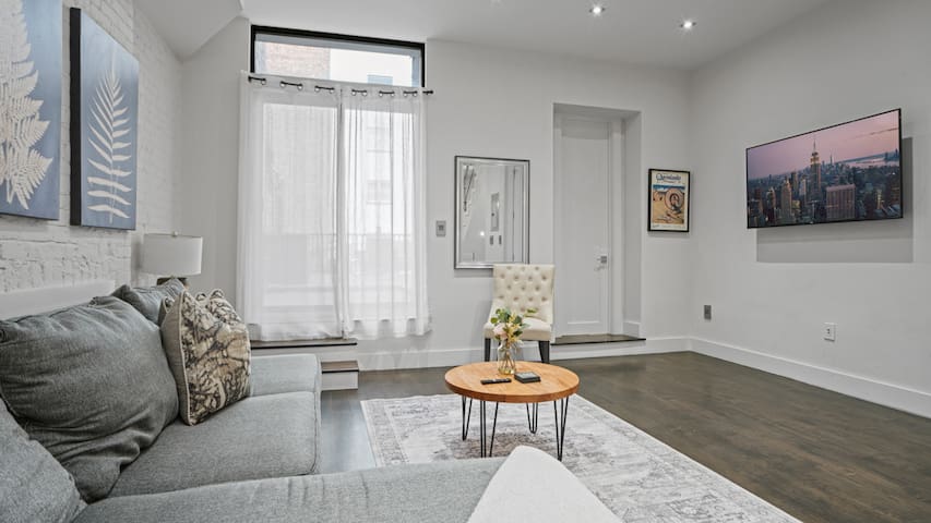 Beautiful 4 bedroom midtown east gallery image 2