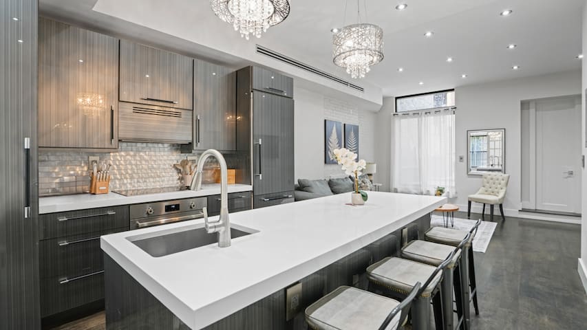 Beautiful 4 bedroom midtown east