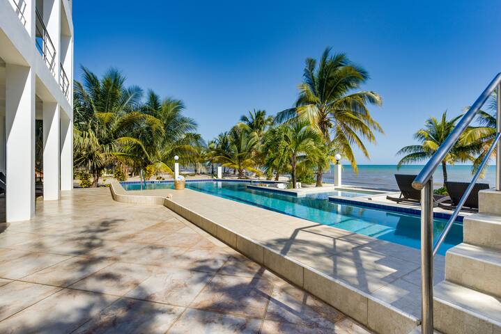 Breathtaking Beach Villa gallery image 4