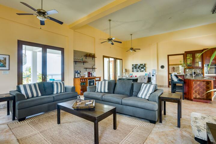 Breathtaking Beach Villa gallery image 5