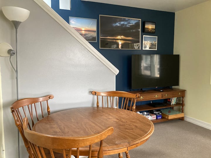 Ocean Sounds | Sunset Balcony | King Bed | Pets Ok - Ocean Park, WA