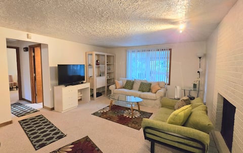 Cozy two bedrooms with Sunroom