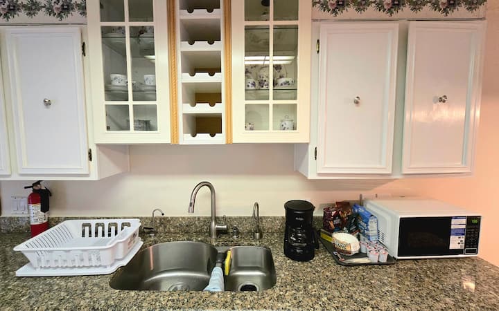 Cozy Two Bedrooms With Sunroom - Gresham, OR