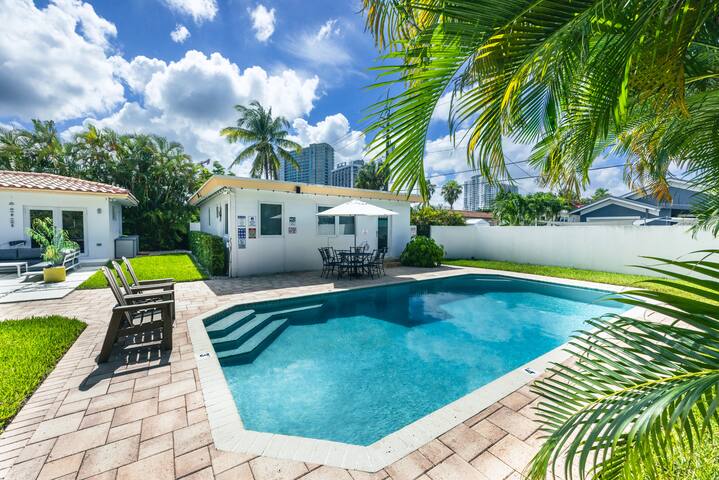 Upscale 3BR with Heated Pool & Billiards gallery image 2