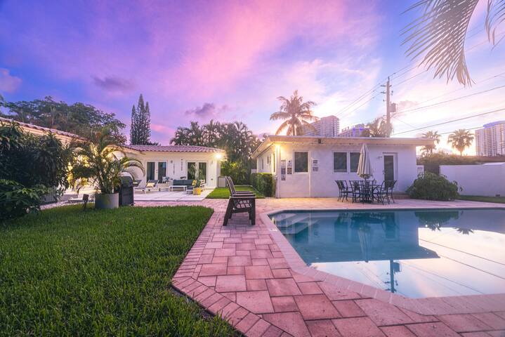 Upscale 3BR with Heated Pool & Billiards gallery image 4