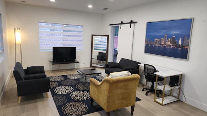 Modern Flat In Coral Gables - Miami, FL