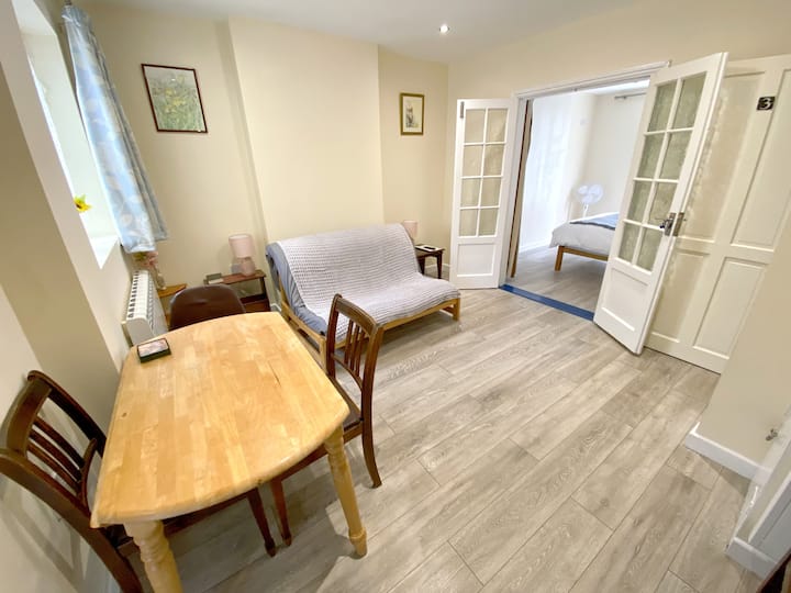 _apartment With A Private Garden & Modern Kitchen - Aylesbury