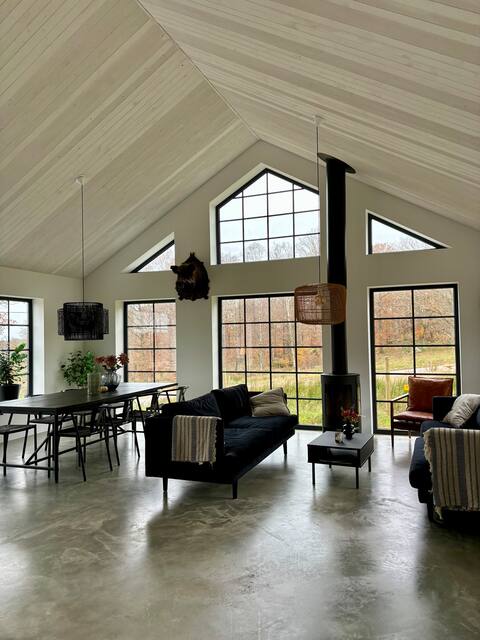Newly-built house with spa bath in a rural setting