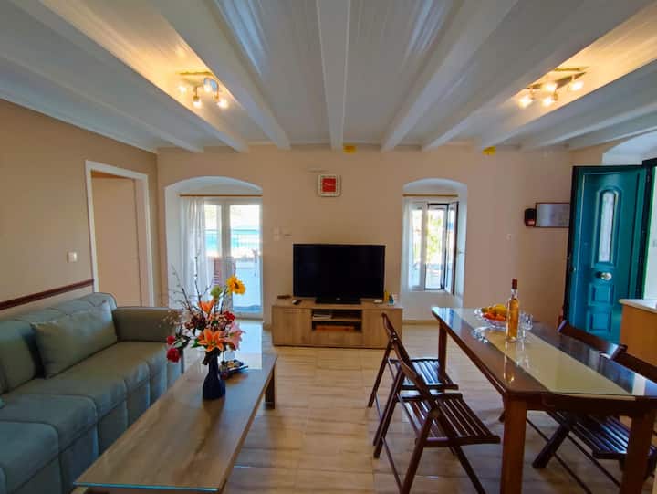 Dionos Villa With Private Jacuzzi By The Sea! - Agia Effimia
