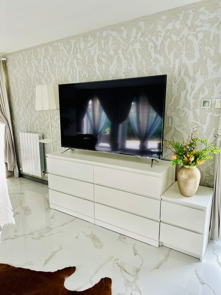 Country Haven: Comfy & Sleek House - Kildare