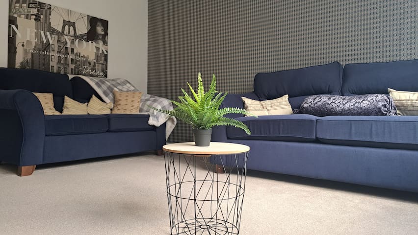 5* | 3 Bed Home | Free Parking | Prime Location