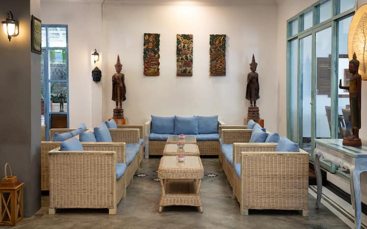 Romantic Vibes @Angkor Wat, Free Daily Local Snack - Cambodia