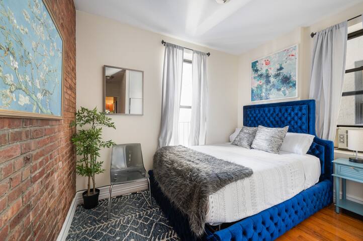 Central Park Charm: Inviting 3 Bedroom Cozy Home gallery image 2