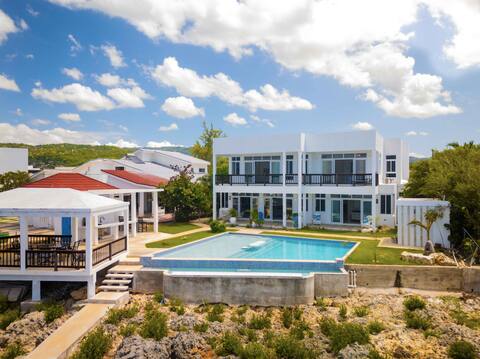The W Villa, 5 B/R Seaside w/ Chef Included