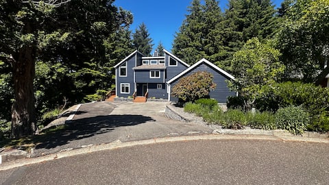 Ranch Road Retreat 
3 bd 2.5 bath
Sleeps 6