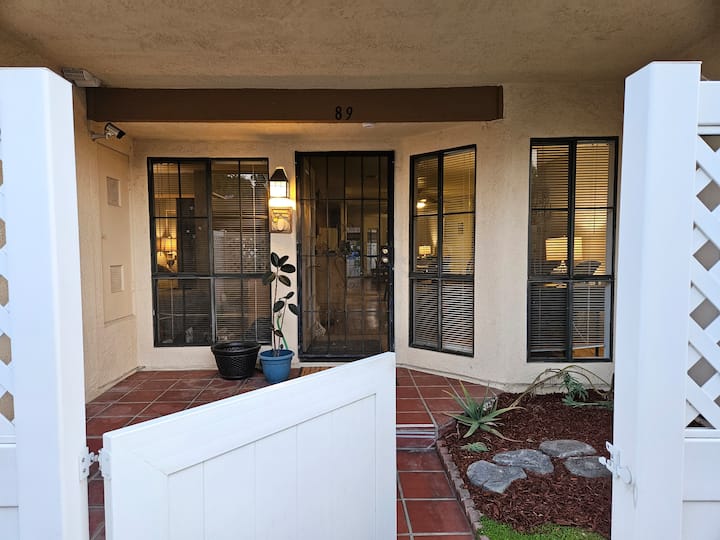 Private Upscale, Quiet, Clean, Safe, Pool, Hot Tub - 賽普里斯