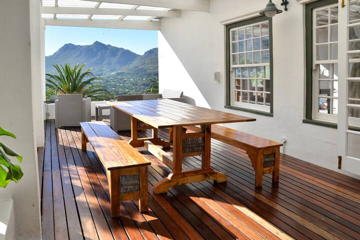 Cape Town Home on Vineyard: Fireplaces, BBQ, Pool gallery image 4