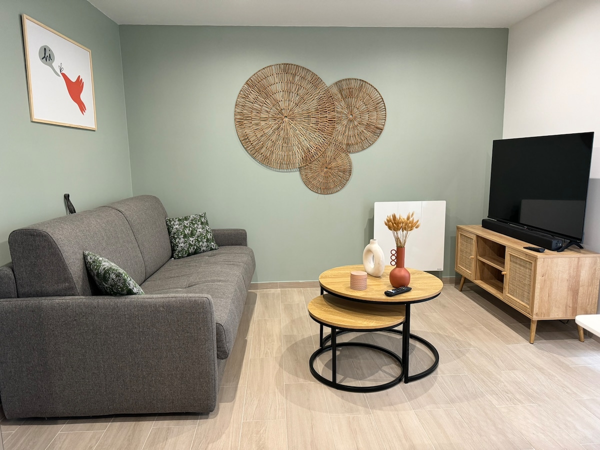 Successful Airbnb property: Le Duplex-Massy Centre 10 min RER B - Paris 30 mins in Massy