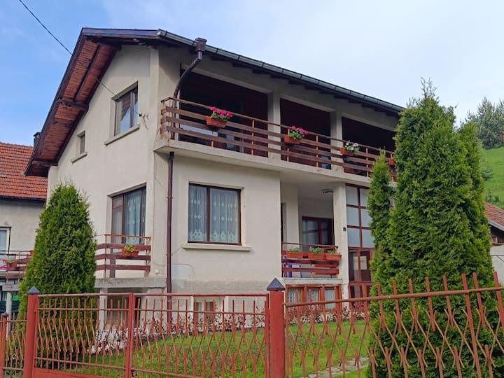 Detached Guest House "Рилски кът", с. Маджаре - Govedartsi